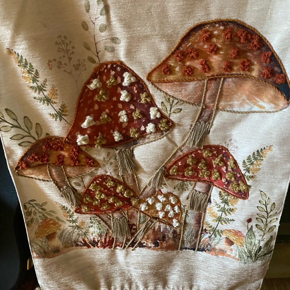 Mushroom table runner THANKSGIVING